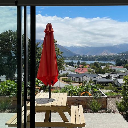 Lake Views - New Apartment With Room To Relax Wanaka Exteriör bild